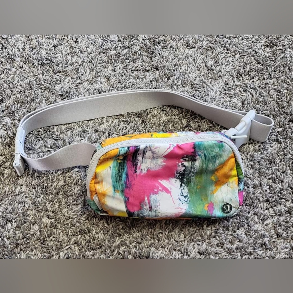 NWOT Lululemon Everywhere Belt Bag 1L No Limits White Multi